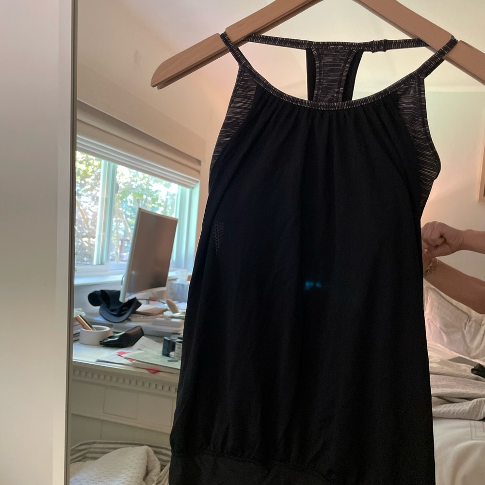 Lulu Lemon black top